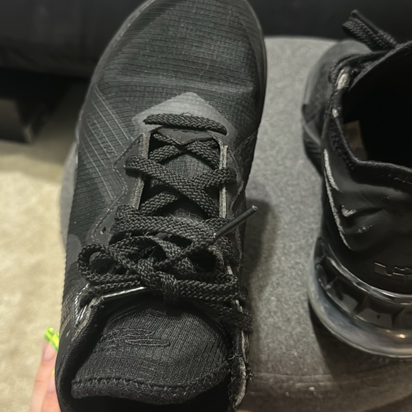 Lebron 18 Low Black - Picture 7 of 7